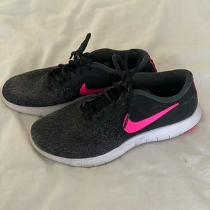 Women’s Nike running shoes Size 6